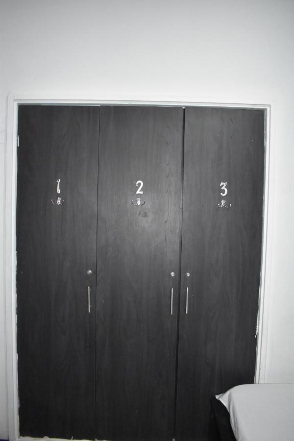 Esmed Hostel 메딜린 외부 사진