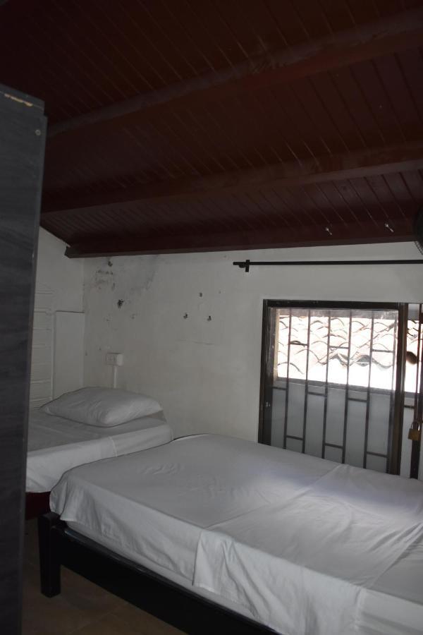 Esmed Hostel 메딜린 외부 사진