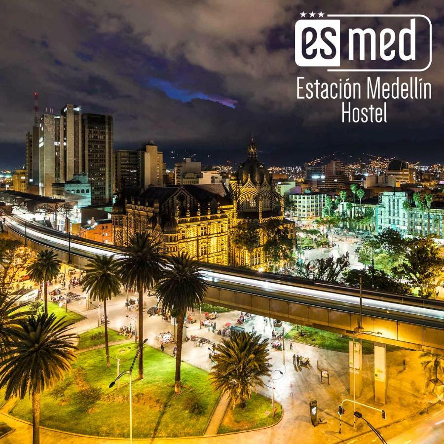 Esmed Hostel 메딜린 외부 사진